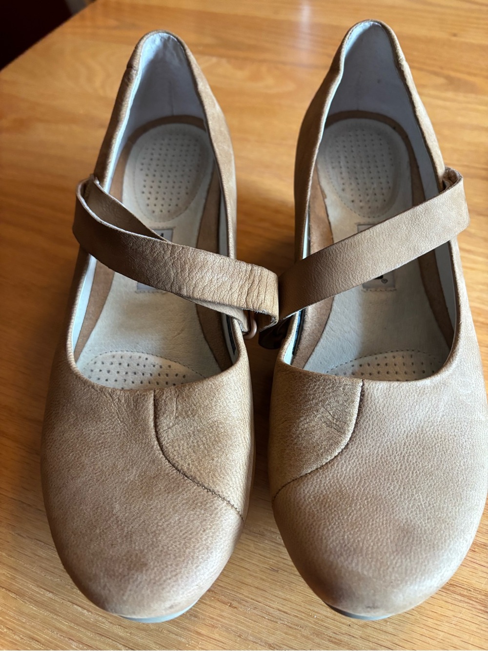 Tsubo  Tan Suede Crossover Strap Wedge Mary Jane Shoes Size 8 Rounded Closed Toe